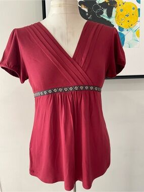 LOFT Women's V-Neck Empire Waist Belted Top in Wine Color. Size L